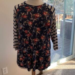 Chris & Carol baseball type high low Sx 2X floral with striped sleeves good cond